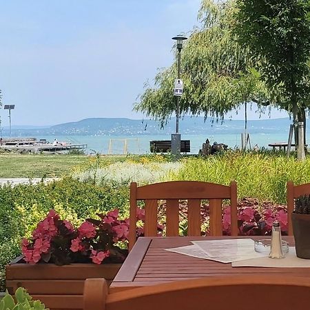 Апартаменты Apartmanhaz Horvath Балатонбоглар Экстерьер фото