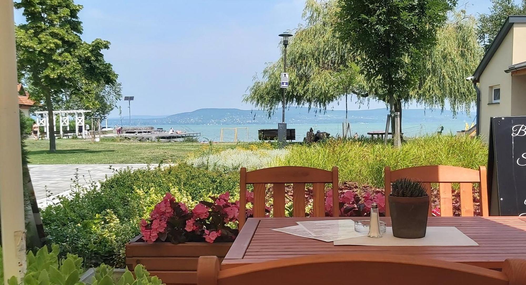 Апартаменты Apartmanhaz Horvath Балатонбоглар Экстерьер фото