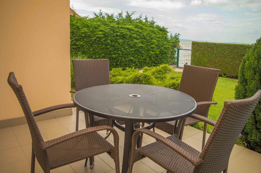 Апартаменты Apartmanhaz Horvath Балатонбоглар Экстерьер фото